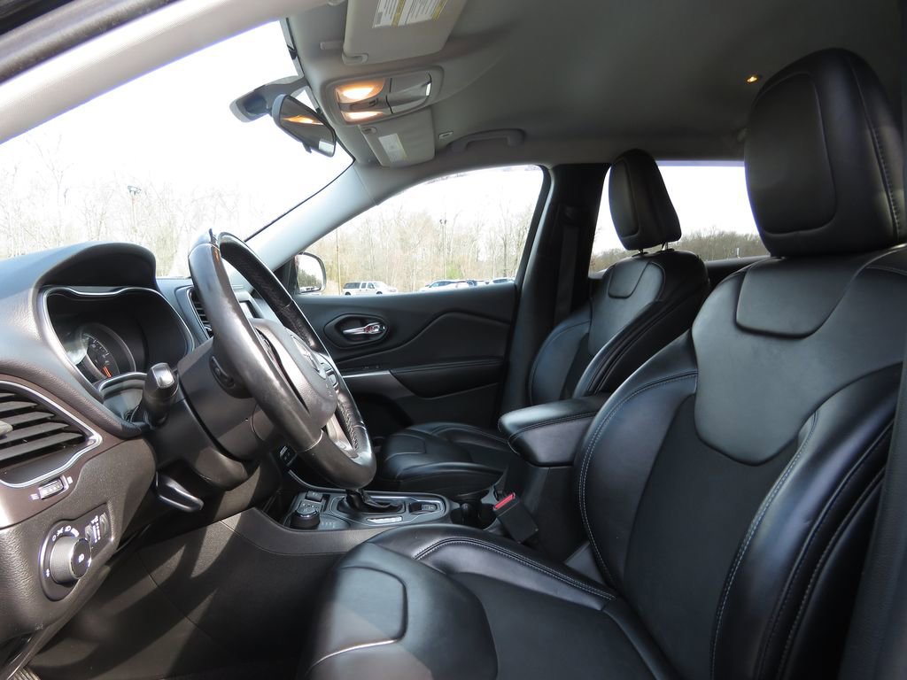 Used 2019 Jeep Cherokee Latitude Plus w/ Cold Weather Group image 10