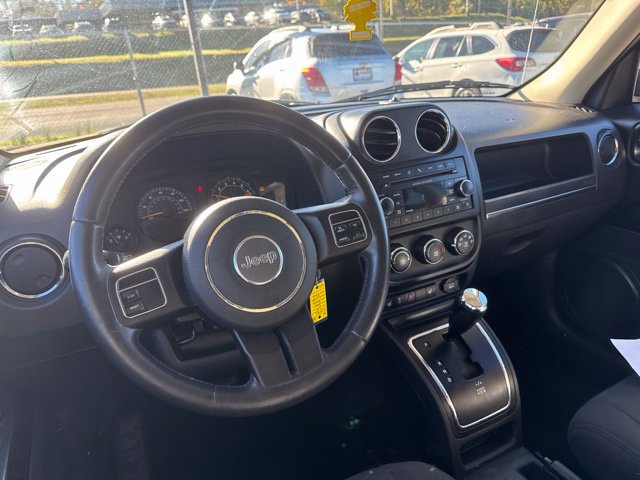 Used 2016 Jeep Patriot Latitude AWD/4WD image 12