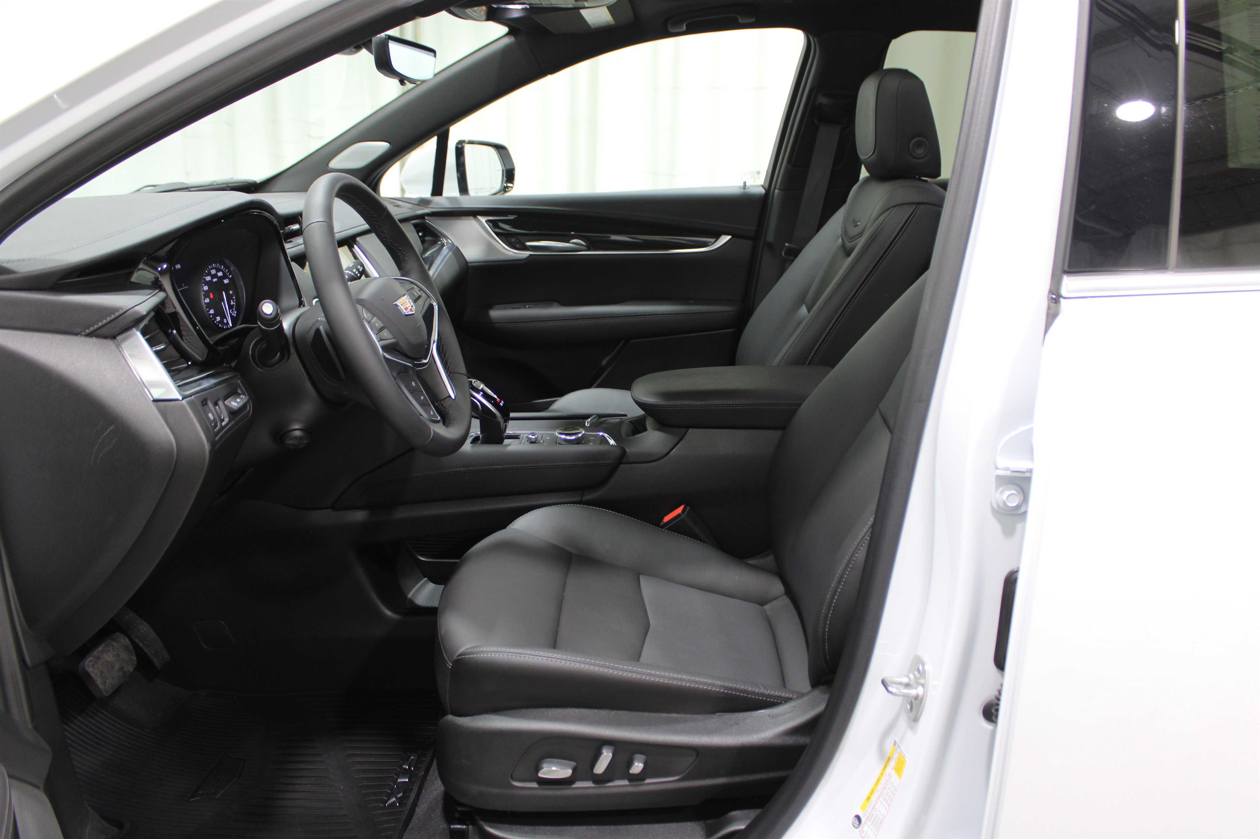 Certified 2024 Cadillac XT5 Premium Luxury w/ Technology Package image 3