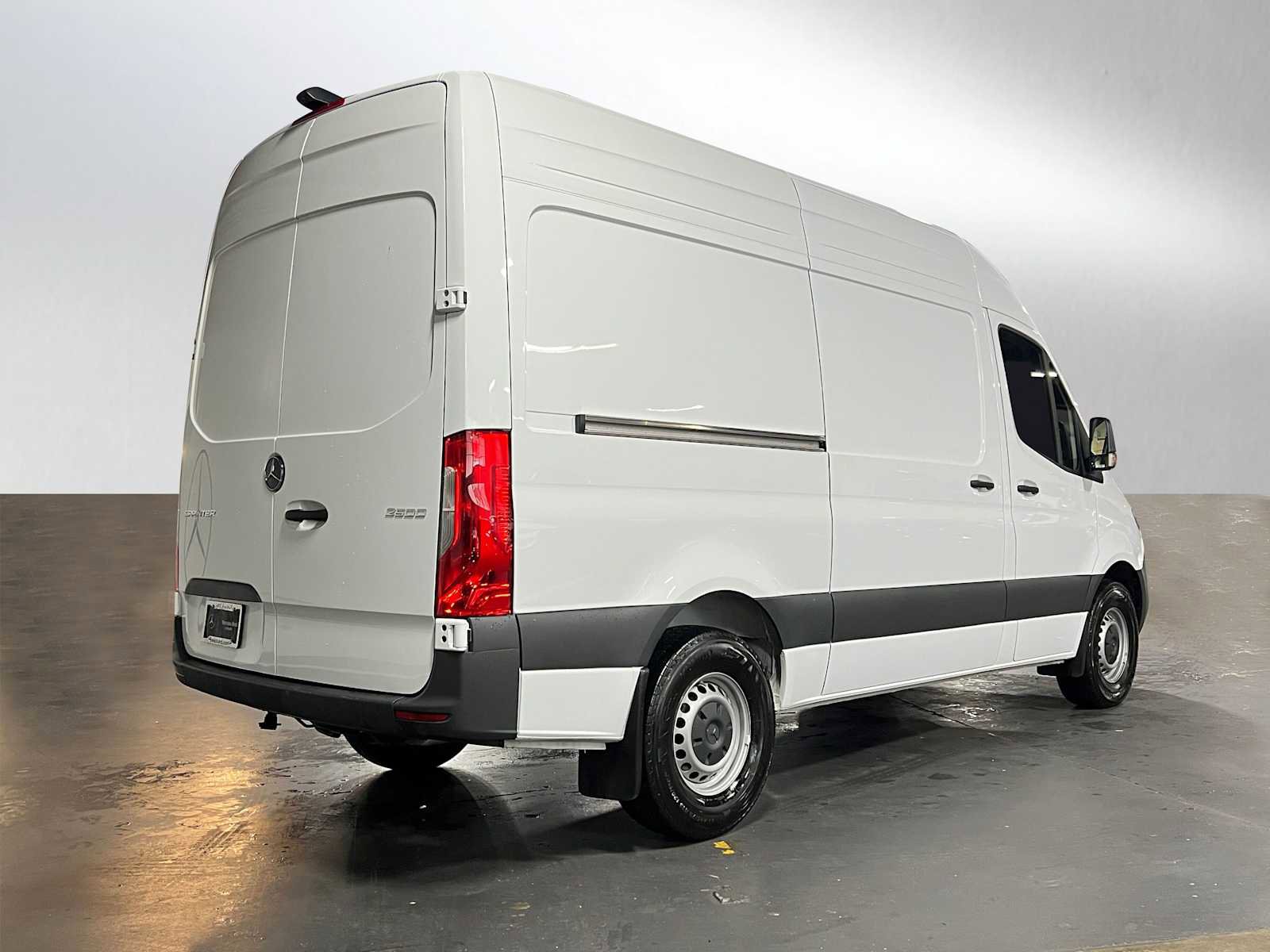 Used 2025 Mercedes-Benz Sprinter 2500 image 3