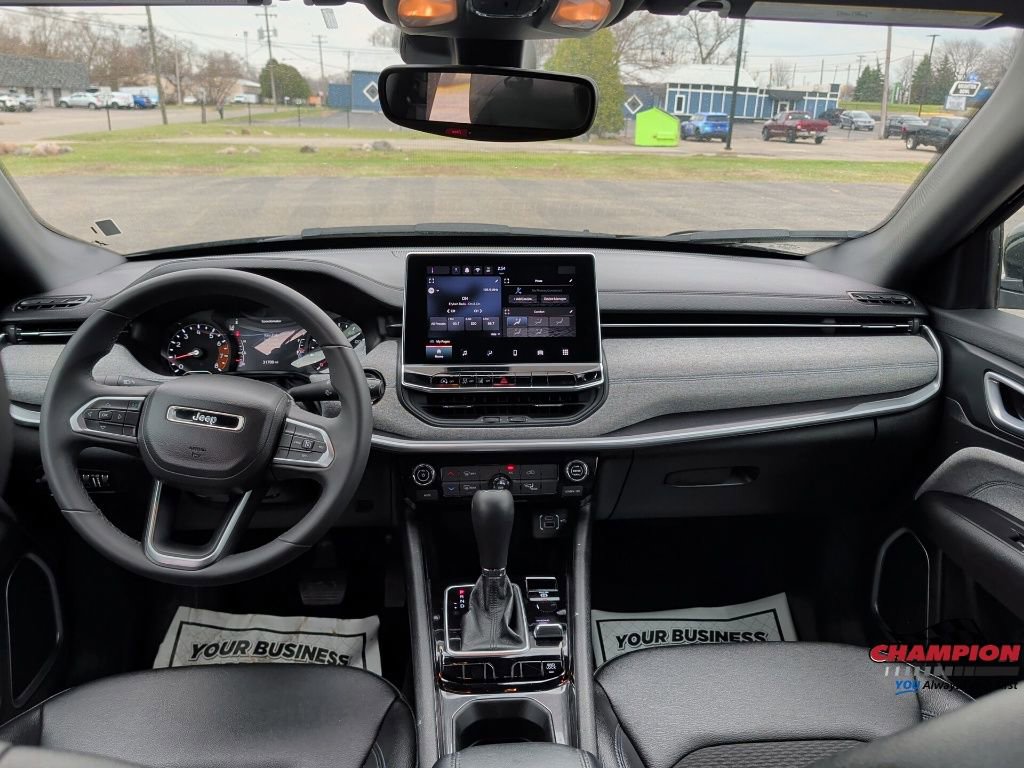 Used 2024 Jeep Compass Latitude image 16