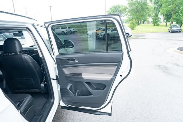 Certified 2022 Volkswagen Atlas SE w/ Black Wheel Package AWD/4WD image 16
