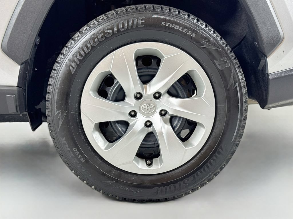 Used 2021 Toyota RAV4 LE AWD/4WD image 10