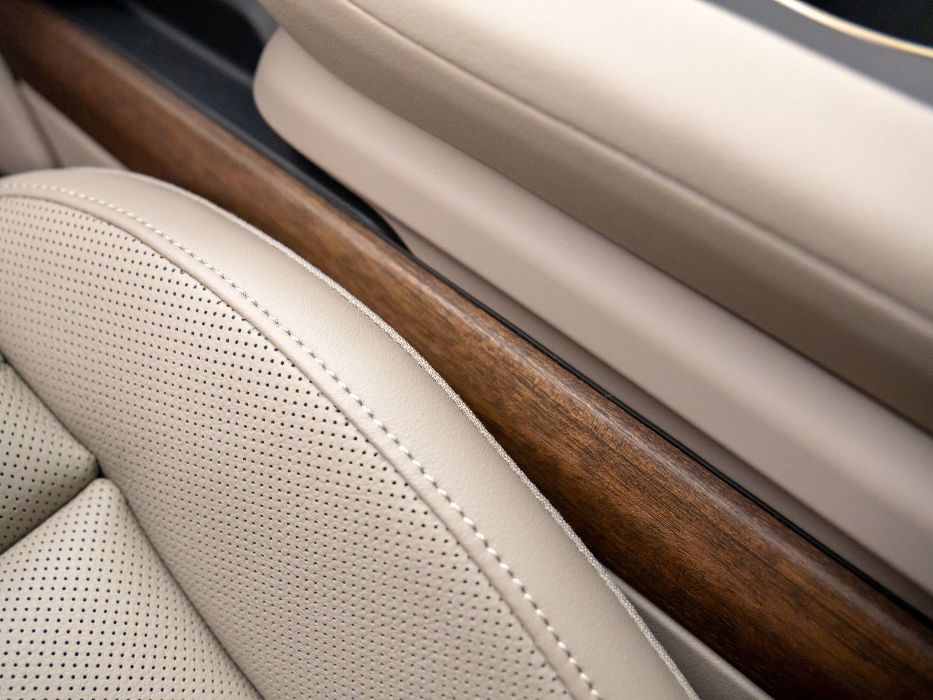 New 2025 Porsche Taycan image 22