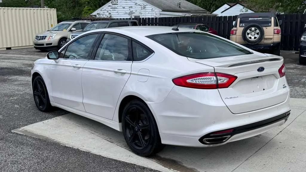 Used 2016 Ford Fusion SE FWD image 3