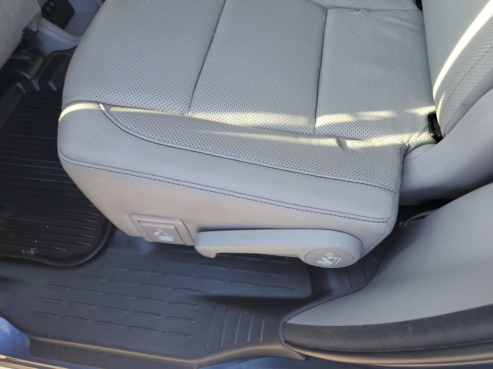 Certified 2018 Toyota Highlander Limited AWD/4WD image 15
