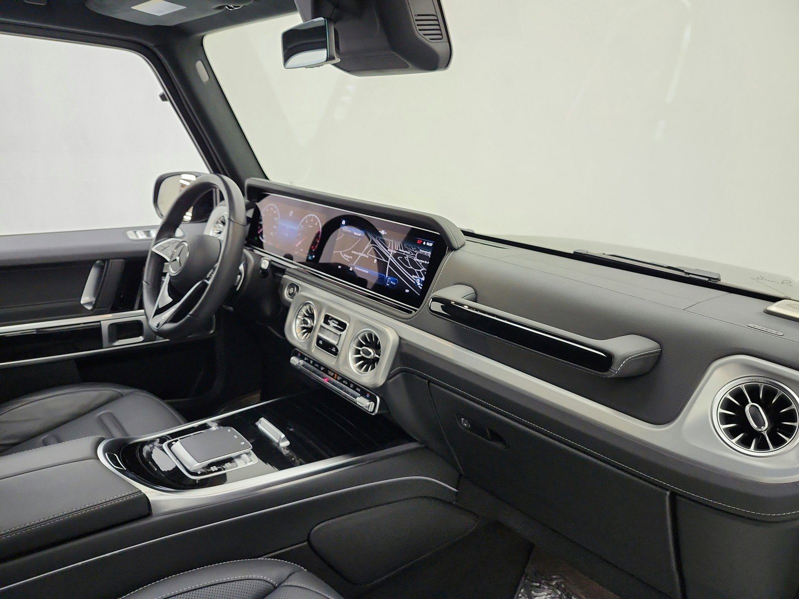 Used 2025 Mercedes-Benz G 550 image 26