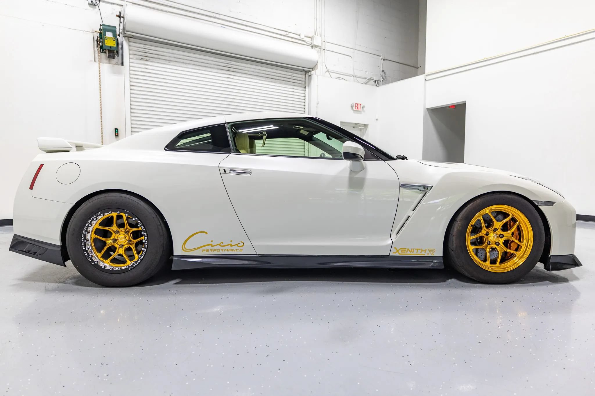 Used 2017 Nissan GT-R Premium w/ Premium Interior Package AWD/4WD image 30