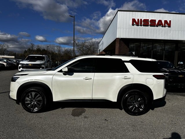 Used 2024 Nissan Pathfinder SV image 5