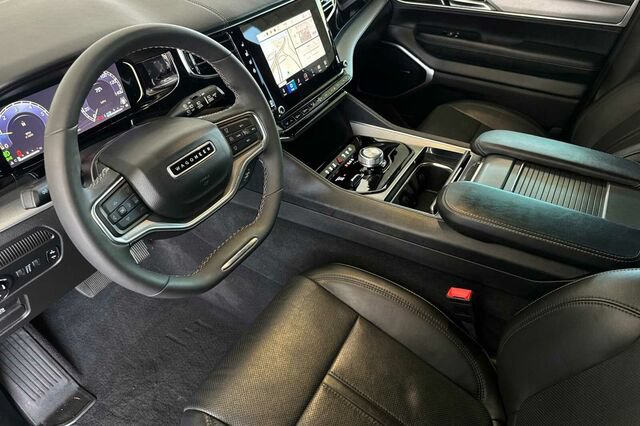 Certified 2023 Jeep Wagoneer Series II AWD/4WD image 7