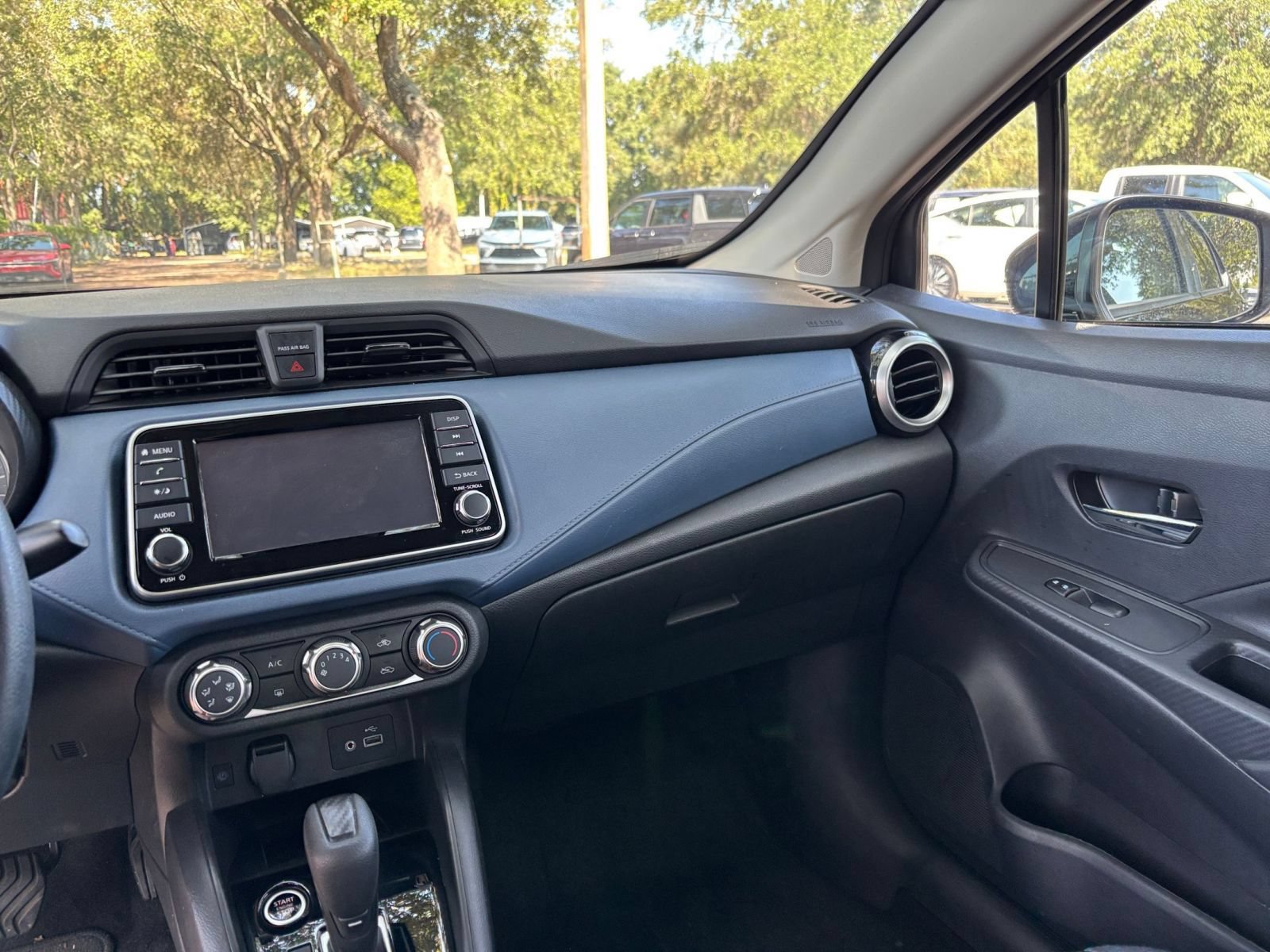 Used 2025 Nissan Versa SV FWD image 33