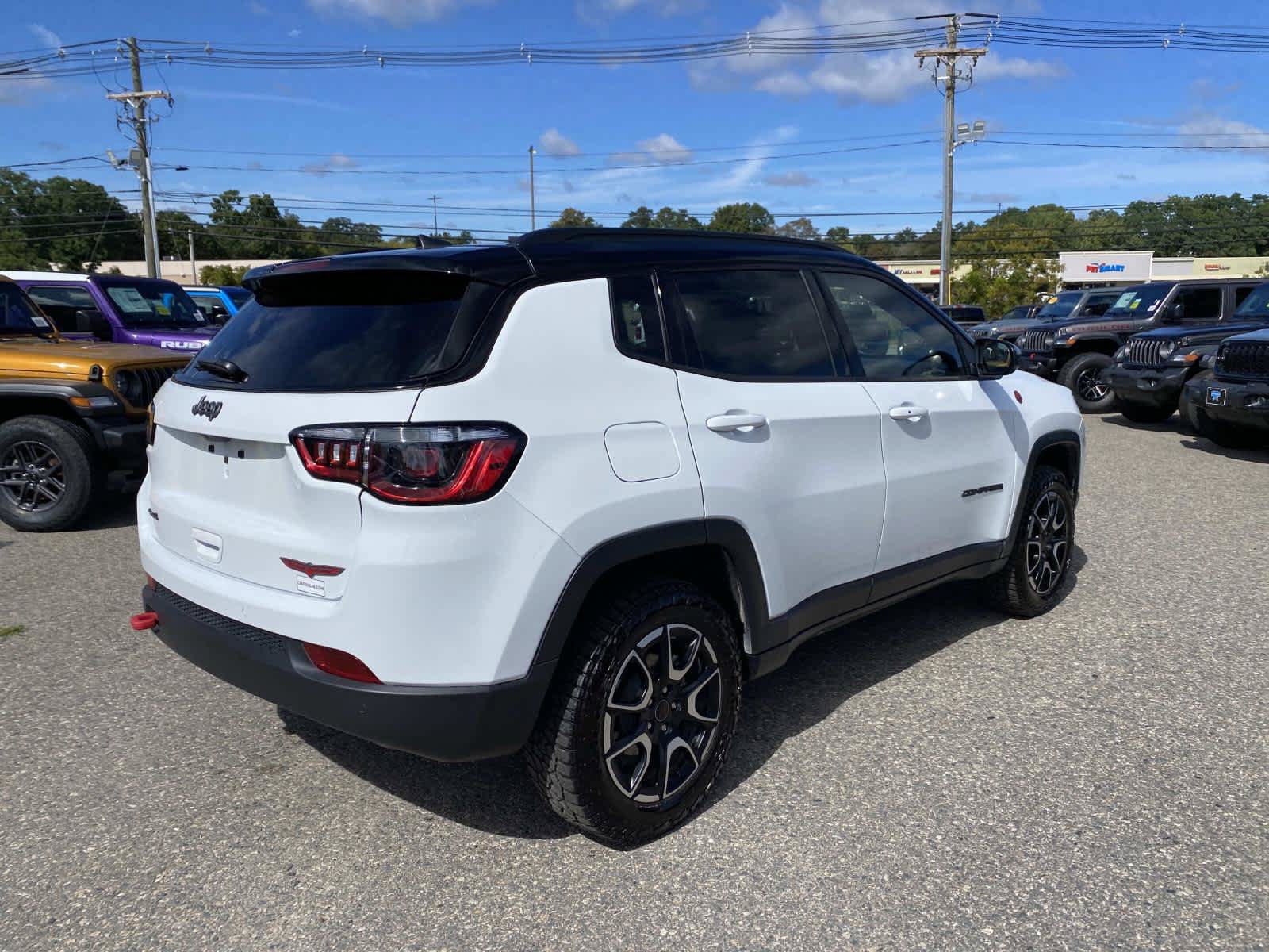 Certified 2026 Jeep Compass Trailhawk AWD/4WD image 3