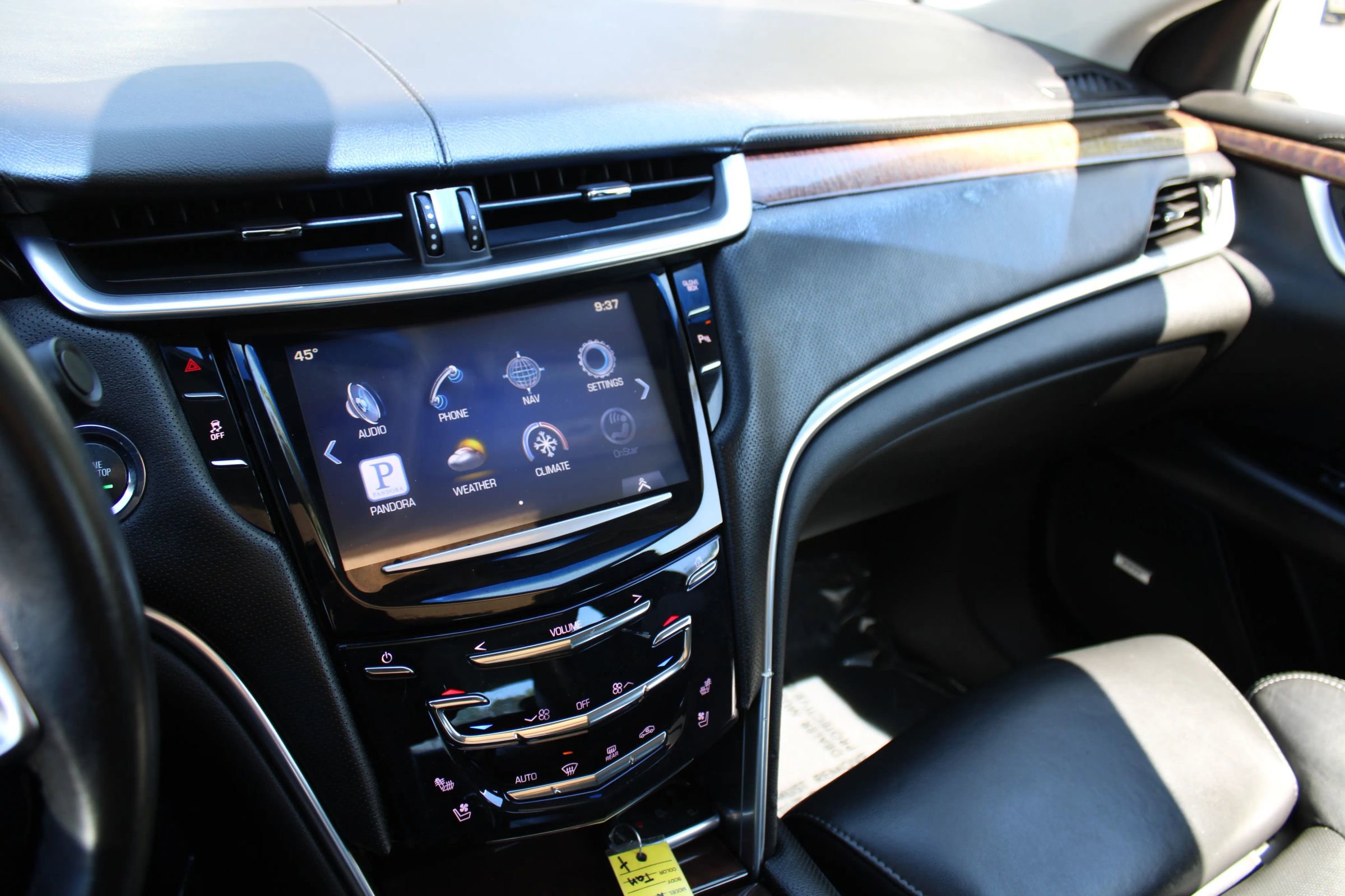 Used 2013 Cadillac XTS Luxury image 8