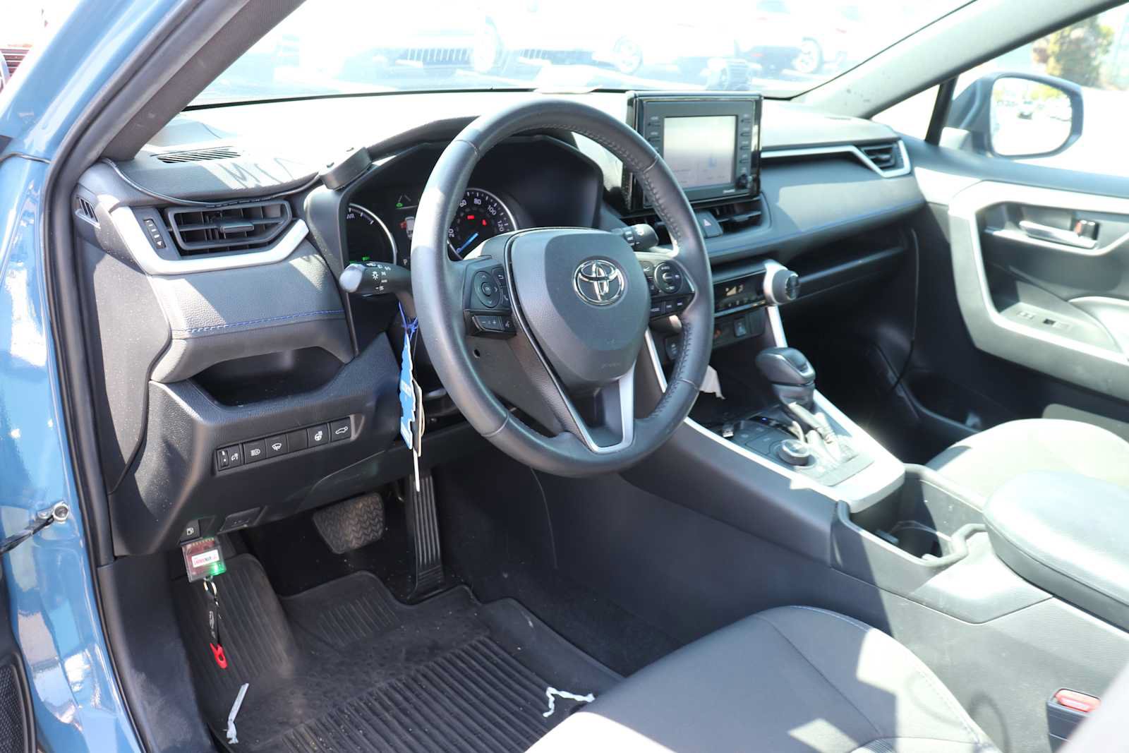 Used 2022 Toyota RAV4 SE w/ Convenience Package AWD/4WD image 10