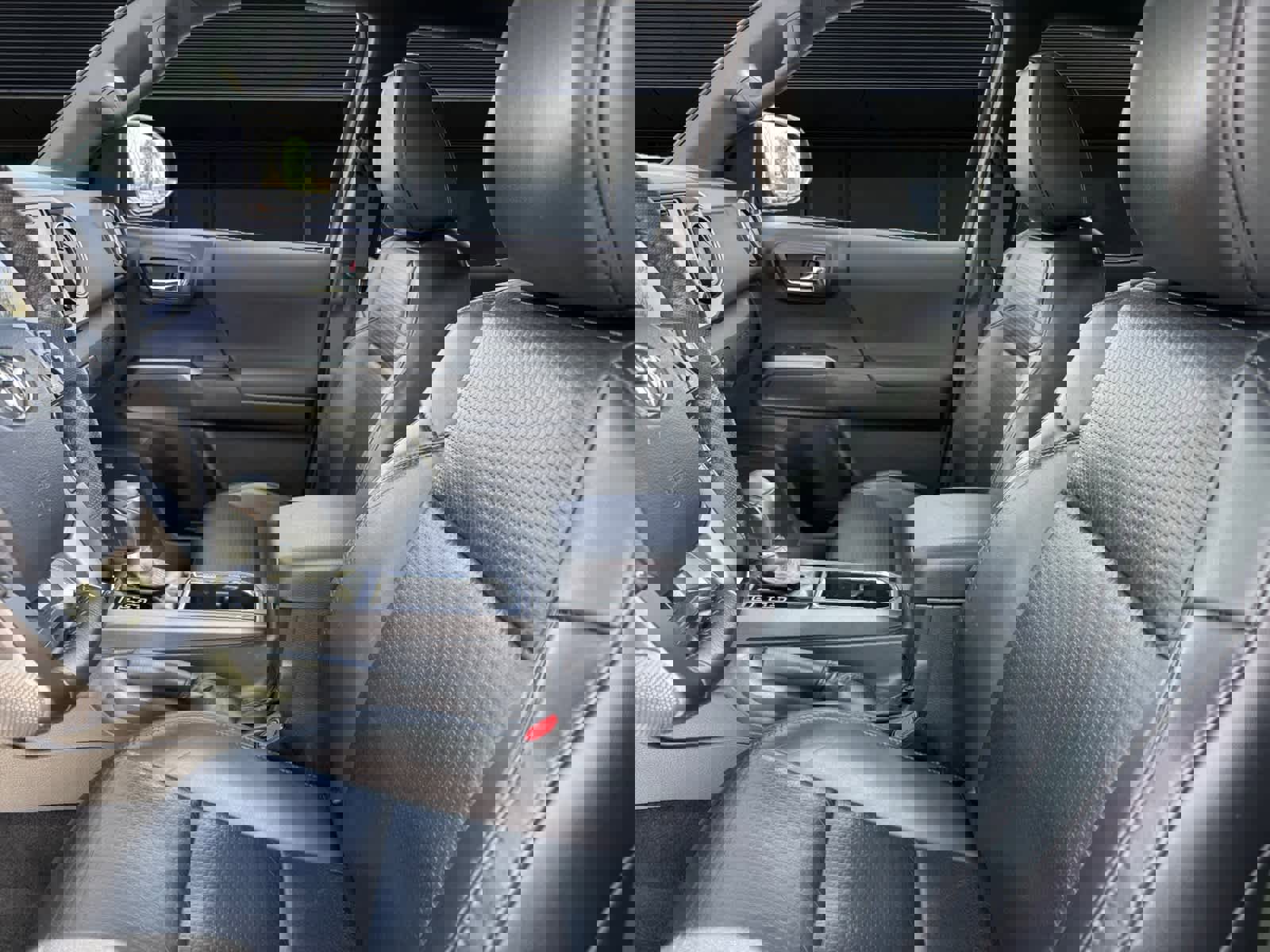 Used 2019 Toyota Tacoma TRD Sport AWD/4WD image 2