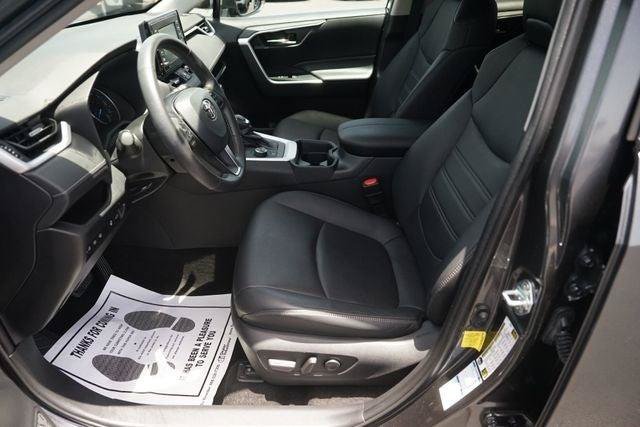 Used 2021 Toyota RAV4 XLE Premium AWD/4WD image 9