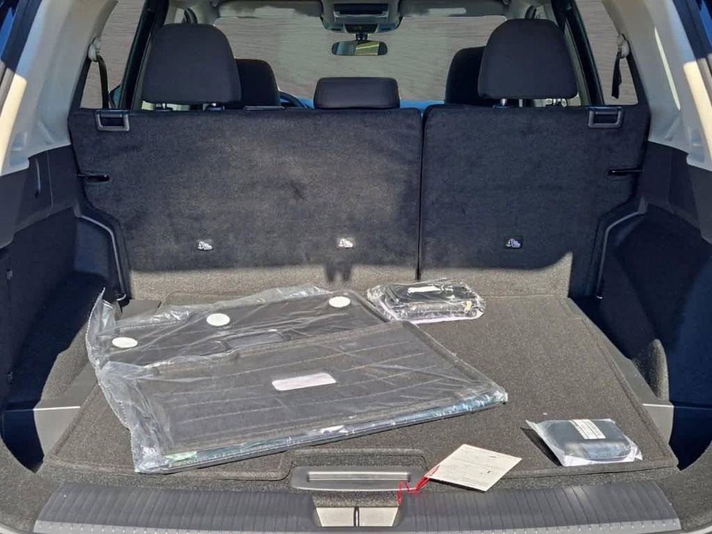 Used 2025 Nissan Rogue SV FWD image 11