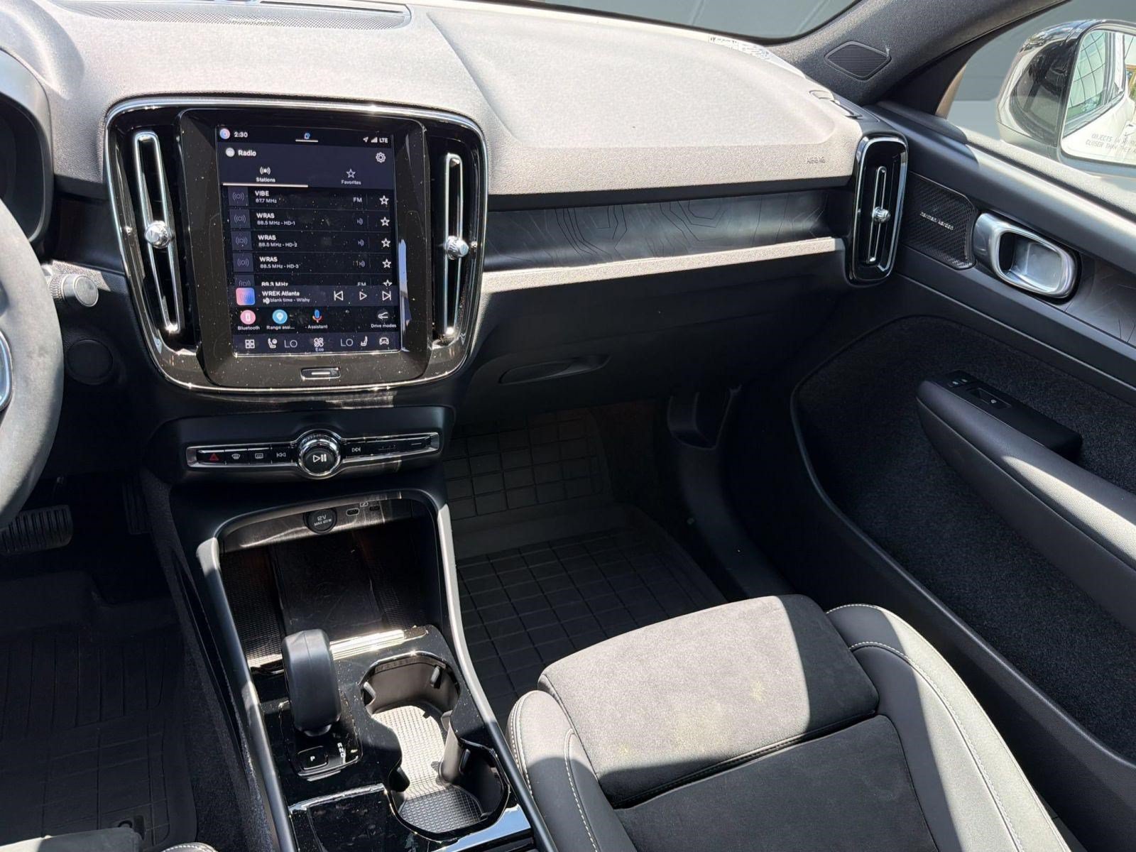 Certified 2024 Volvo C40 P8 Recharge Ultimate w/ Protection Package Premier RWD image 26