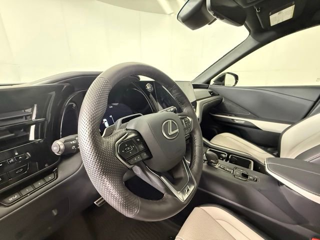 Used 2025 Lexus TX 500h AWD w/ Technology Package image 4