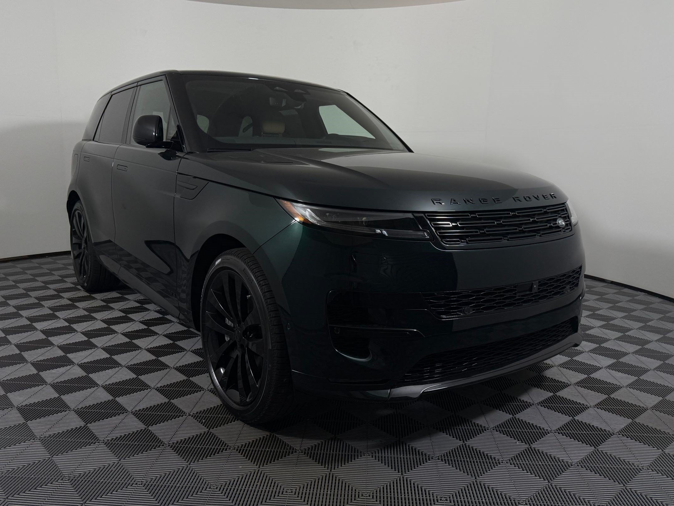 New 2026 Land Rover Range Rover Sport Dynamic SE AWD/4WD image 7