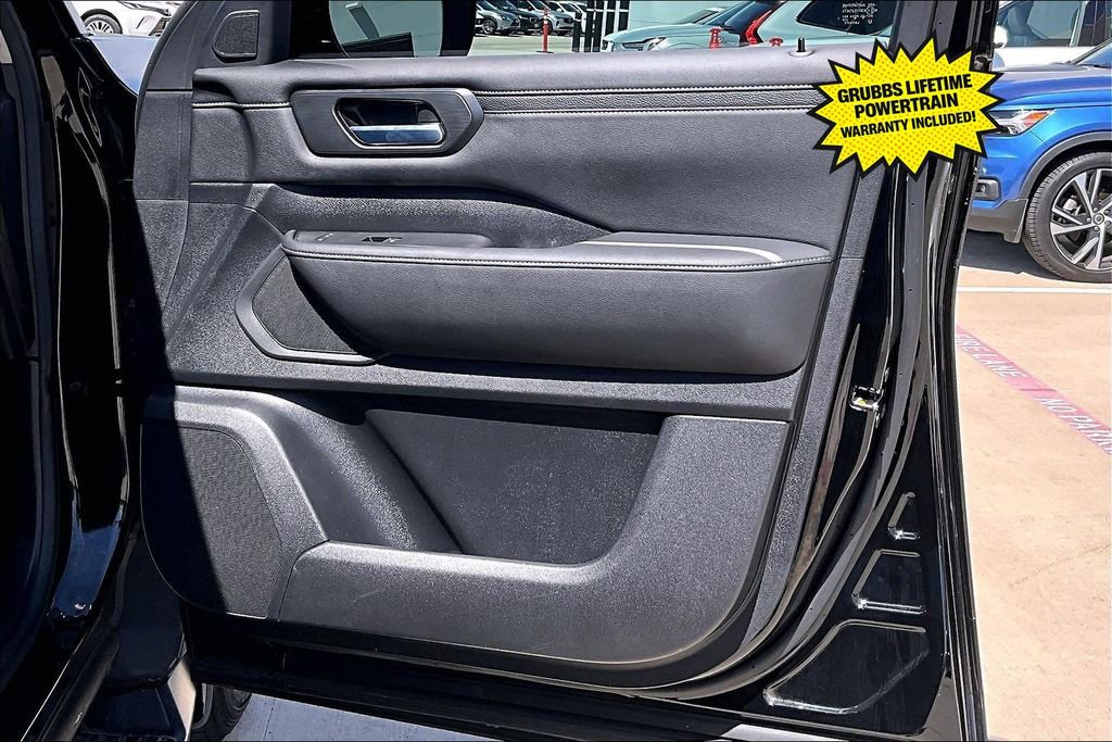 Used 2025 Nissan Armada SV image 24