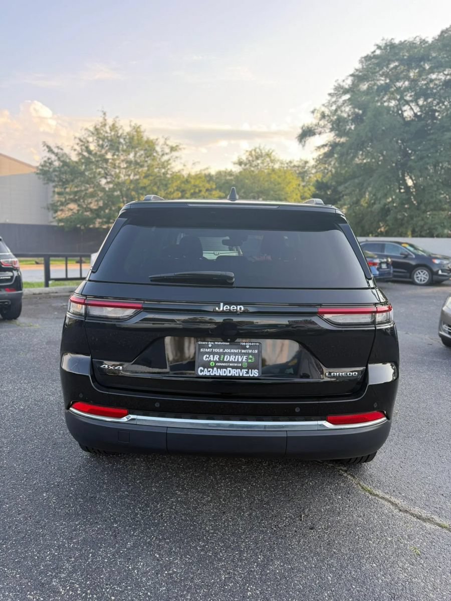 Used 2023 Jeep Grand Cherokee Laredo AWD/4WD image 4