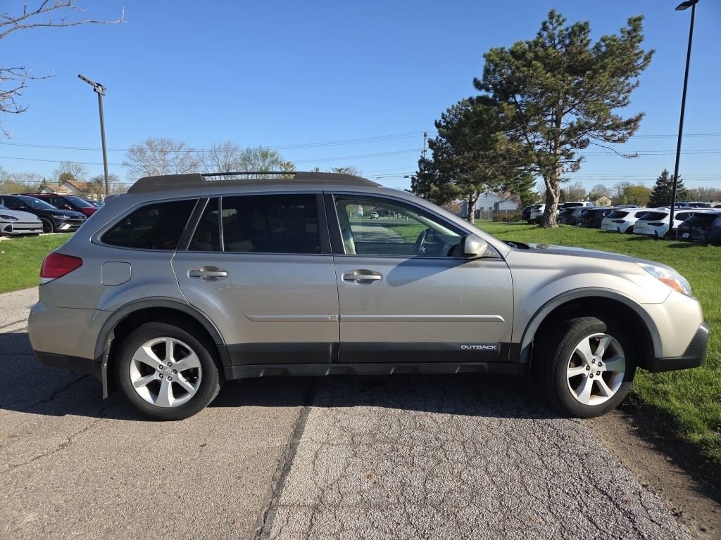 Used 2014 Subaru Outback 2.5i Premium w/ Moonroof Package AWD/4WD image 16