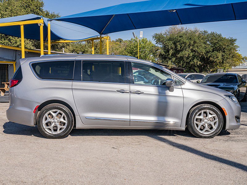 Used 2020 Chrysler Pacifica Limited image 4
