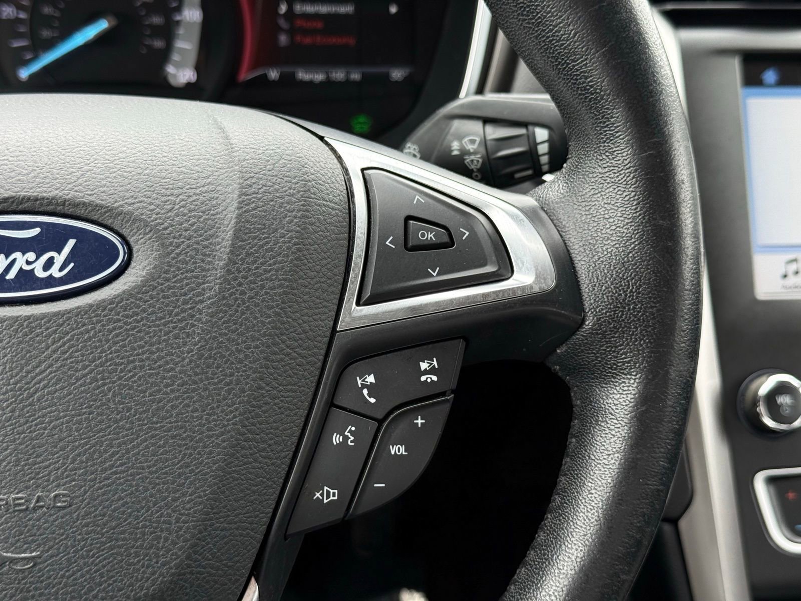 Used 2018 Ford Fusion SE w/ Equipment Group 602A FWD image 26
