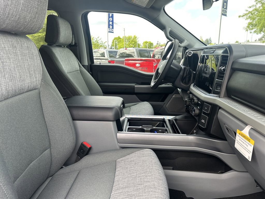 New 2025 Ford F250 XLT w/ Black Appearance Package image 31
