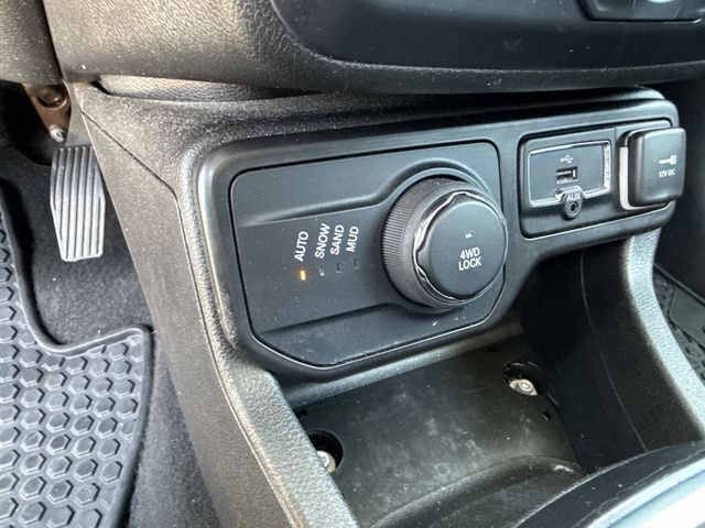Used 2023 Jeep Renegade Latitude AWD/4WD image 27