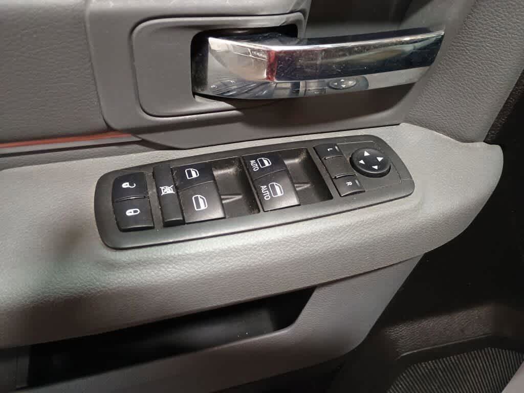 Used 2019 RAM 1500 Classic SLT AWD/4WD image 7