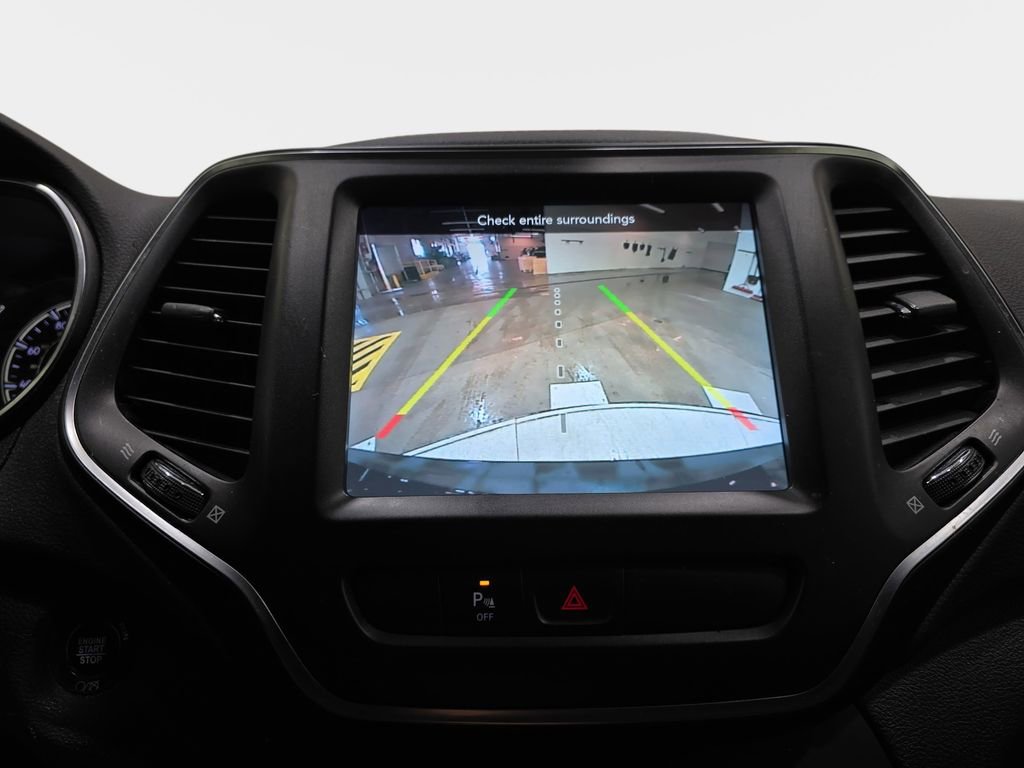 Used 2019 Jeep Cherokee Trailhawk w/ Cold Weather Group image 19