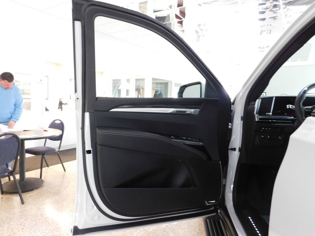 Used 2026 Cadillac Escalade V AWD/4WD image 24