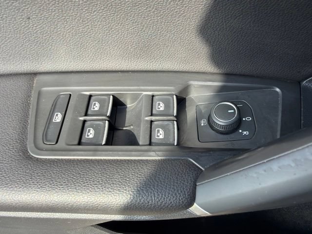Used 2020 Volkswagen Tiguan SE FWD image 25