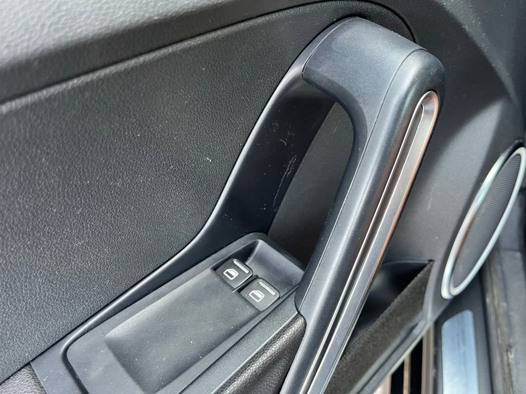 Used 2013 Volkswagen Beetle 2.5 image 24