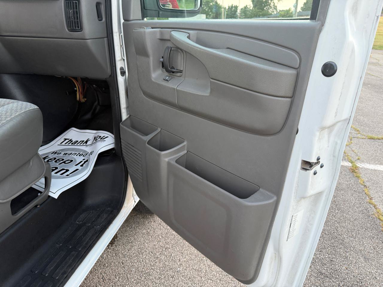 Used 2004 Chevrolet Express 1500 Passenger RWD image 14