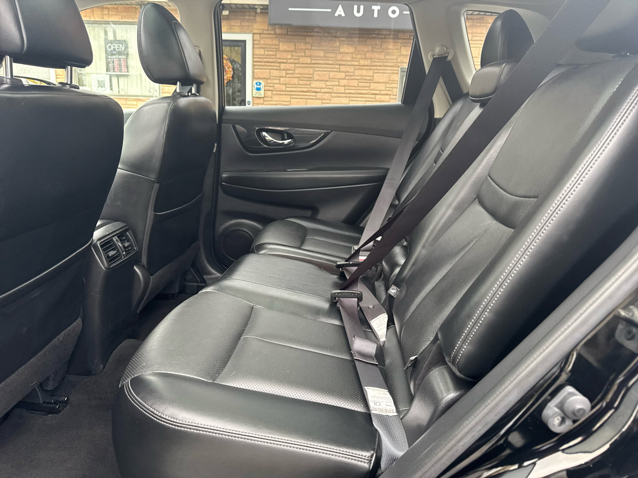 Used 2017 Nissan Rogue SL w/ SL Premium Package image 40