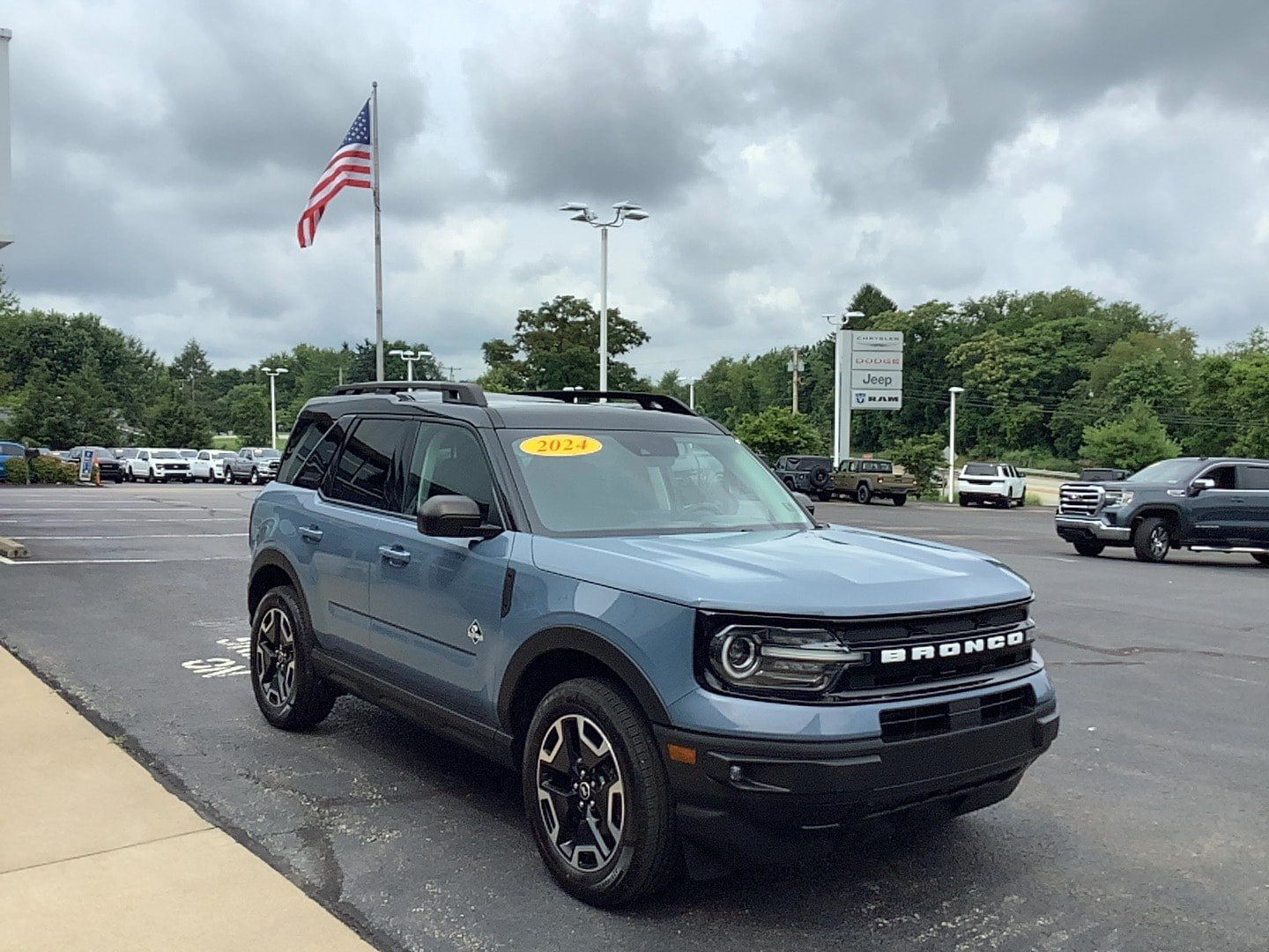 Used 2024 Ford Bronco Sport Outer Banks w/ Tech Package AWD/4WD image 3