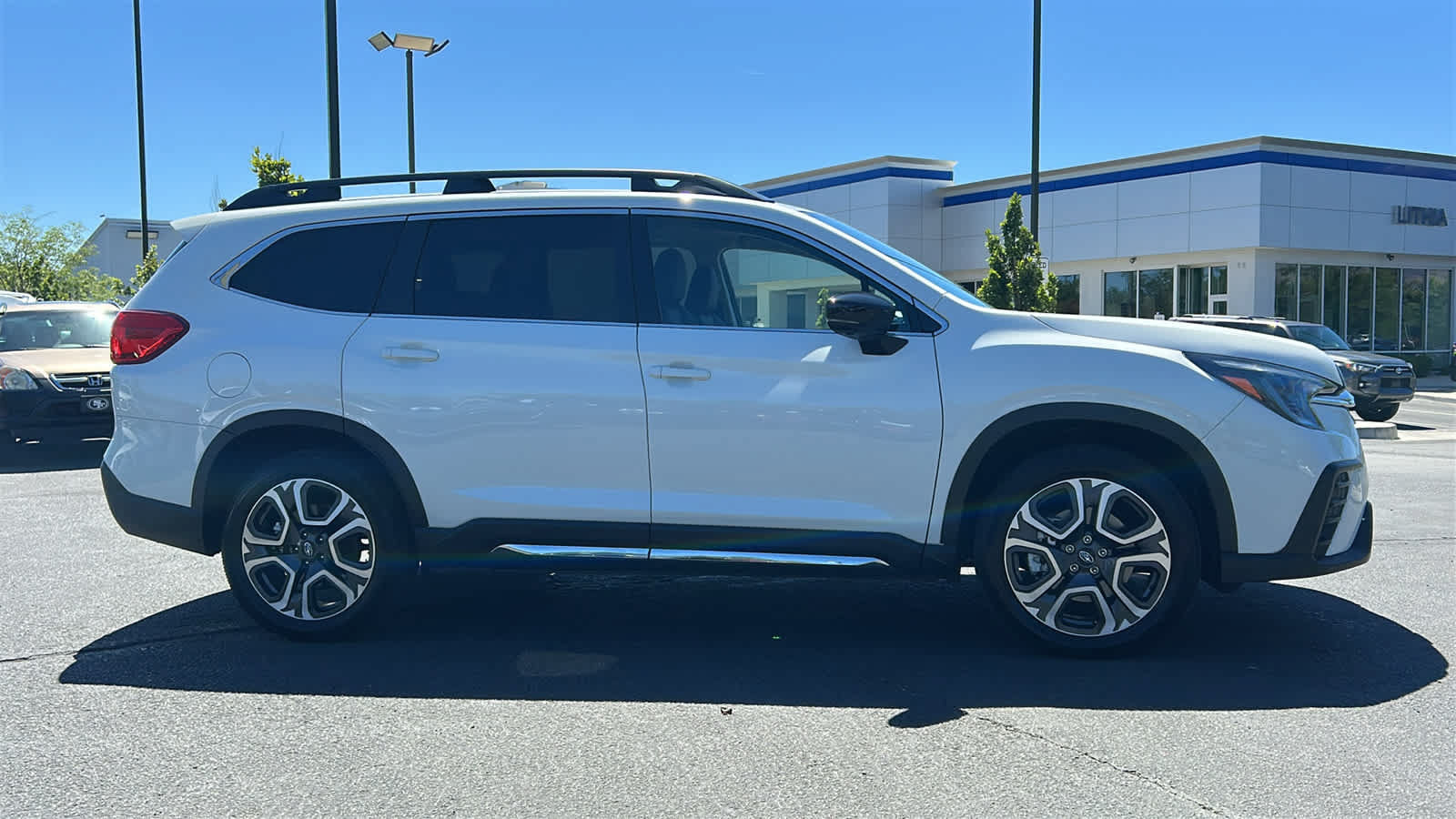 Used 2025 Subaru Ascent Limited w/ Popular Package #2 AWD/4WD image 5