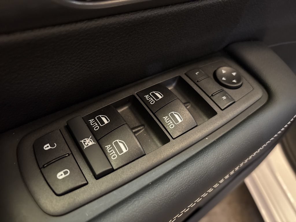 New 2026 Chrysler Pacifica Select FWD image 19