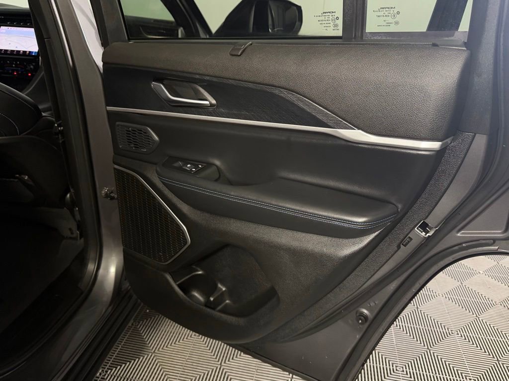 Used 2024 Jeep Grand Cherokee Trailhawk w/ Advanced Protech Group II AWD/4WD image 32