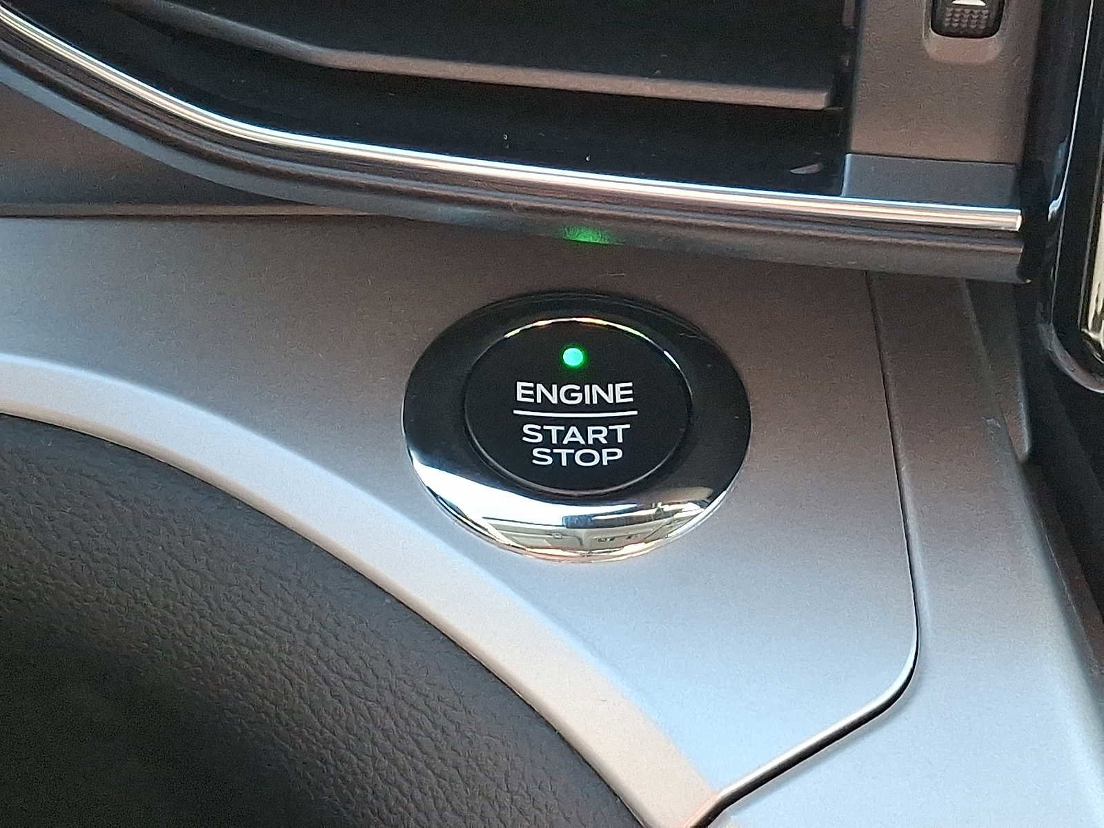 Certified 2020 Ford Explorer XLT w/ Equipment Group 202A image 27