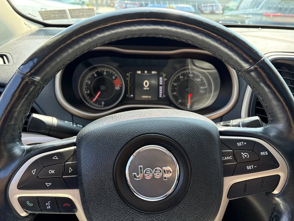 Used 2017 Jeep Cherokee 75th Anniversary AWD/4WD image 22