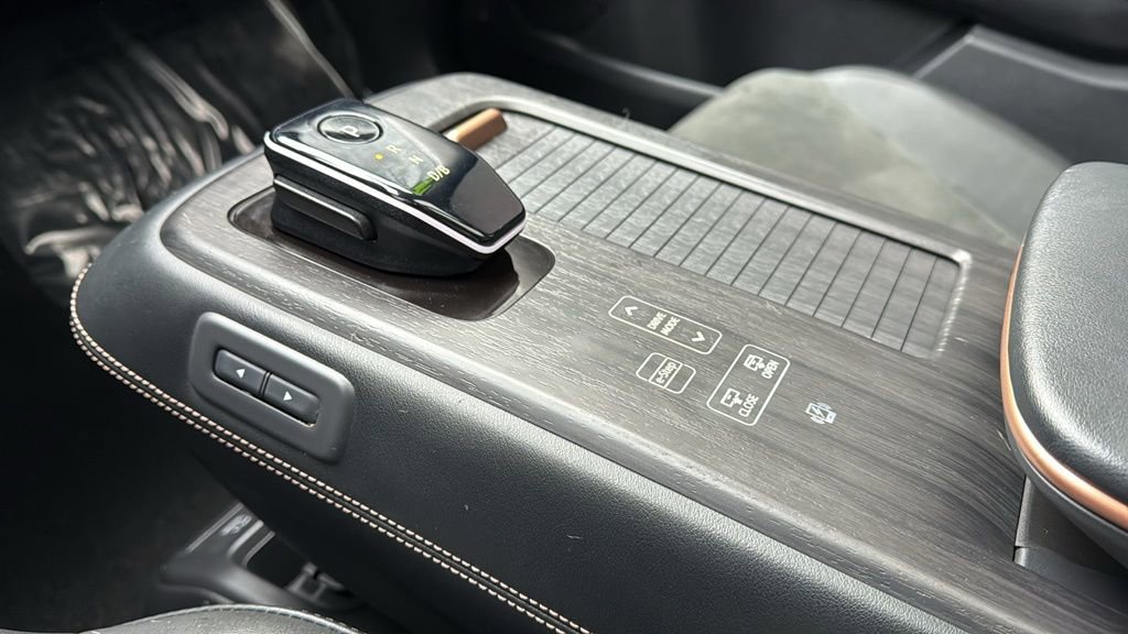 Certified 2024 Nissan Ariya FWD image 24