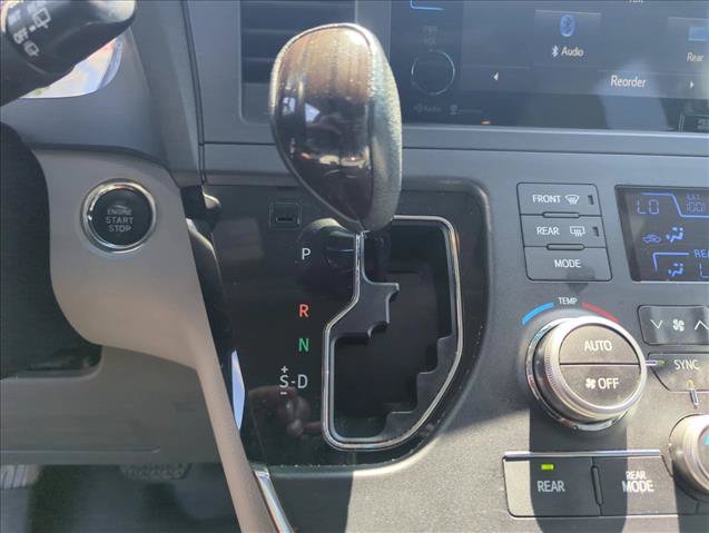 Used 2015 Toyota Sienna XLE Premium FWD image 16