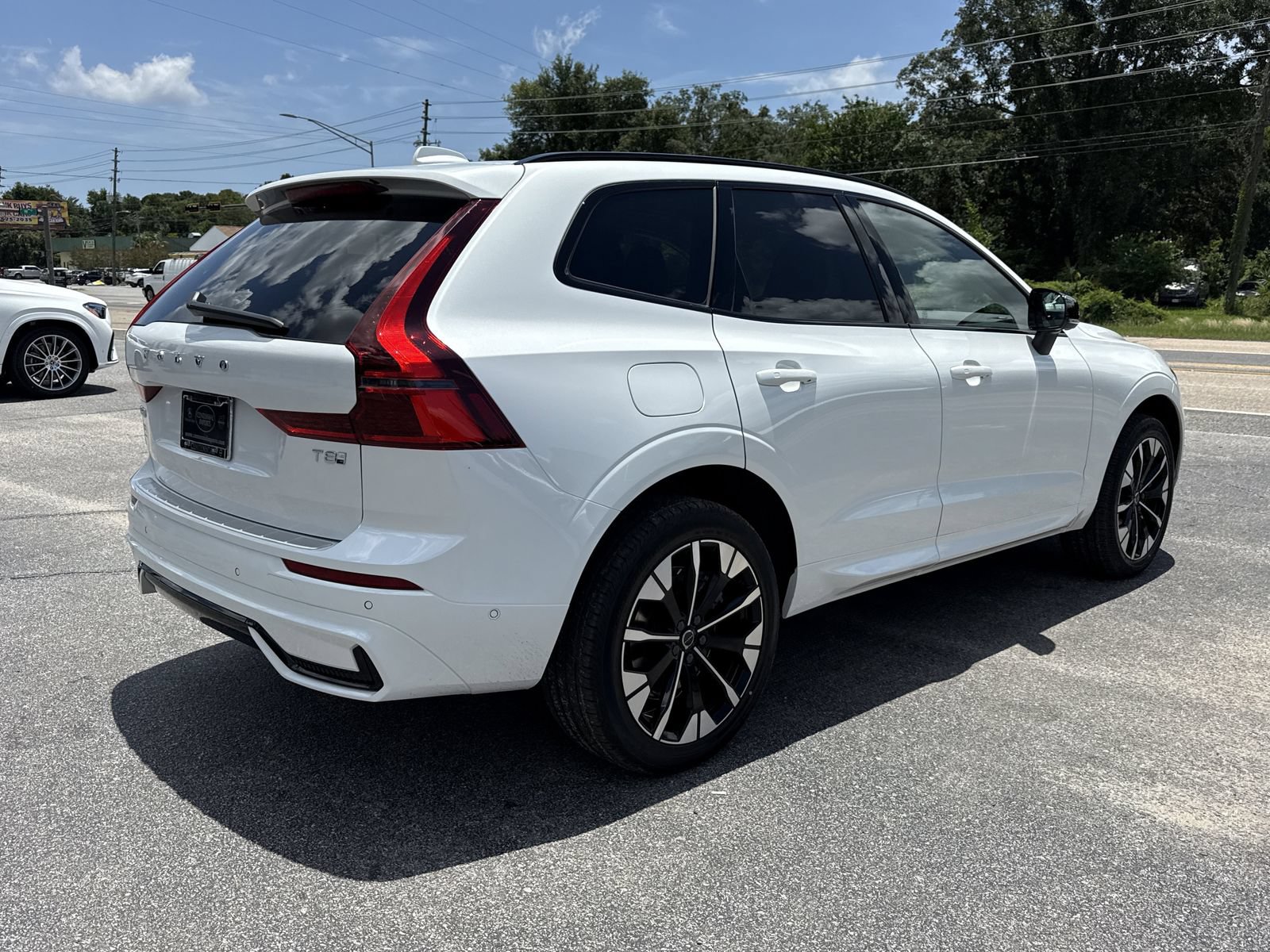New 2026 Volvo XC60 T8 Plus w/ Protection Package Premier AWD/4WD image 5