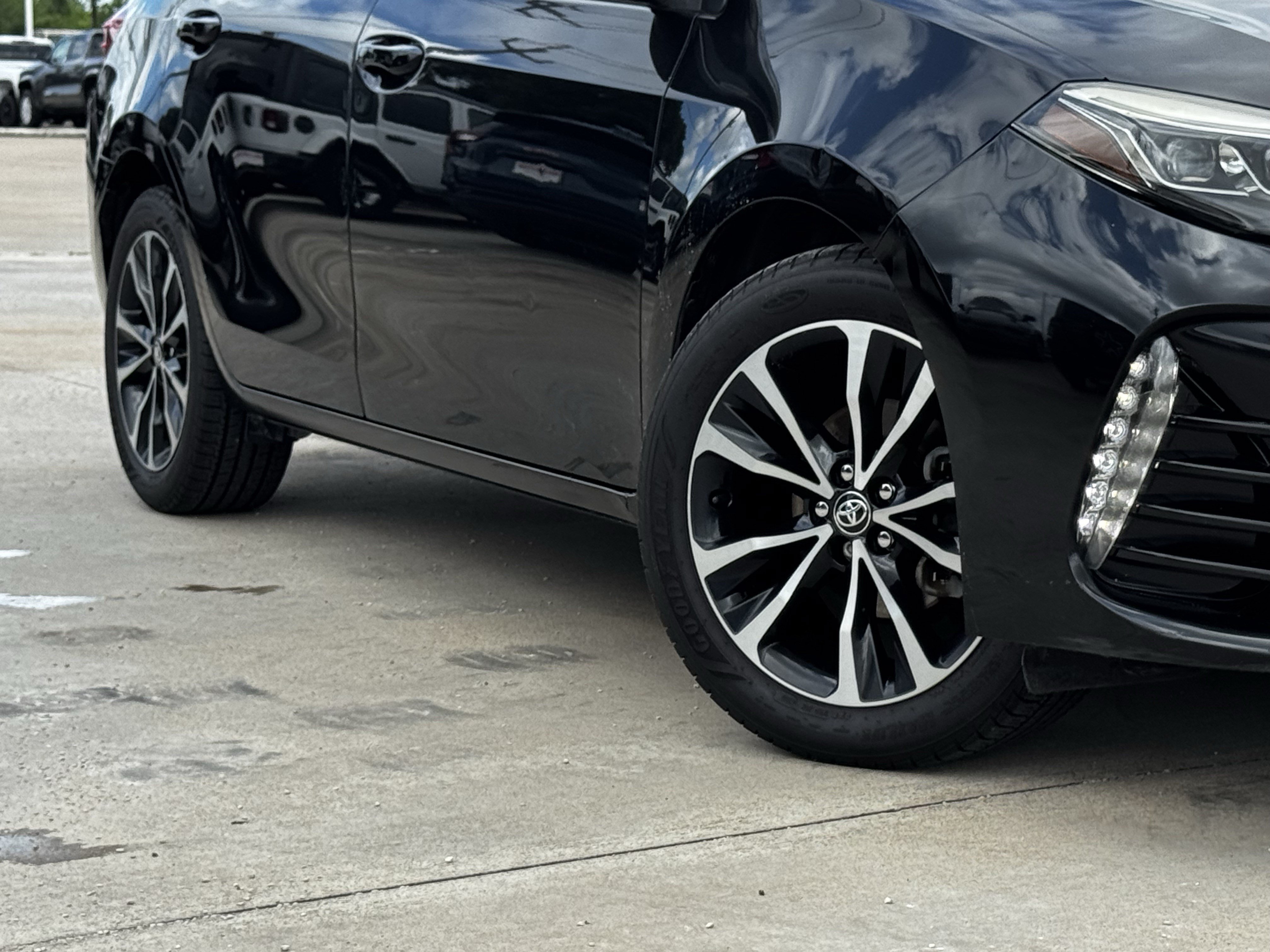 Used 2019 Toyota Corolla XSE FWD image 12