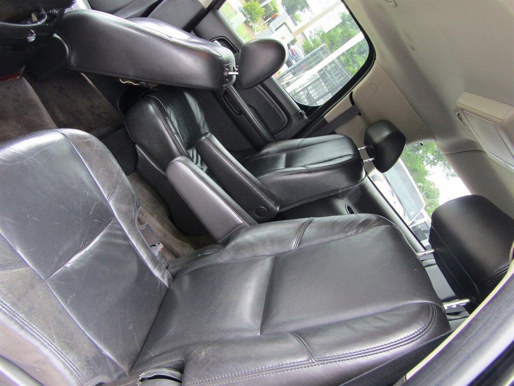 Used 2011 Cadillac Escalade ESV Premium RWD image 10