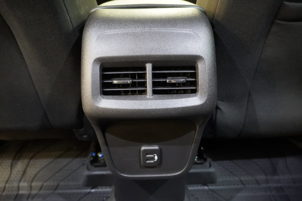 Certified 2024 Chevrolet Equinox LT w/ LPO, Floor Liner Package FWD image 31